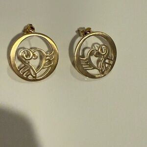 M18K GOLD OVER SILVER HEART SHAPE MUSIC CLEFS EARRINGS